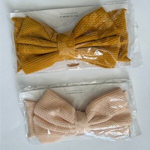 Posh peanut bamboo bows